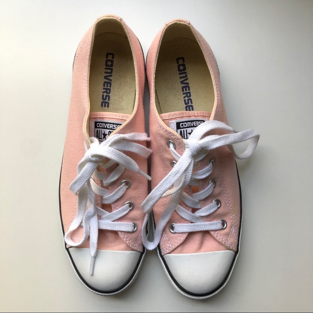 Light Pink Low-Top Converse, Size 8 II Converse